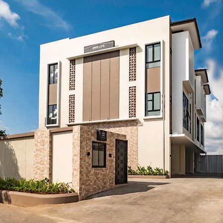Oyo Life 2673 Rosewood Residence Karawang Exteriér fotografie