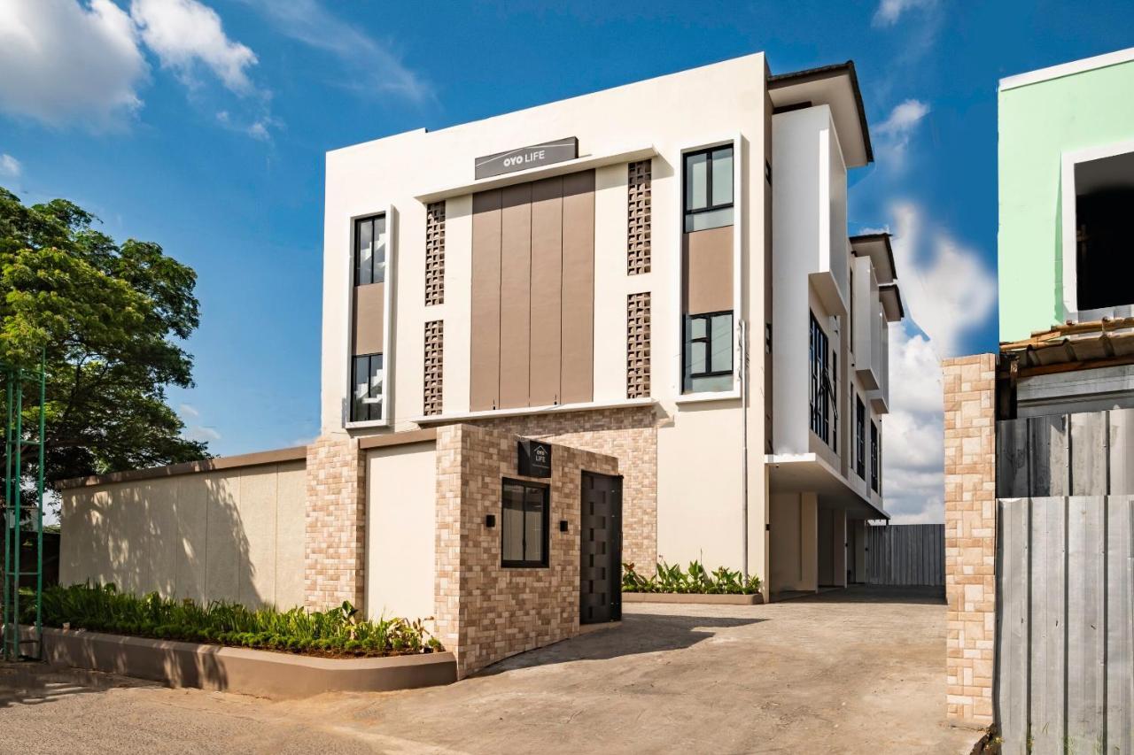Oyo Life 2673 Rosewood Residence Karawang Exteriér fotografie