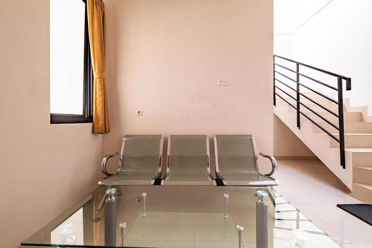 Oyo Life 2673 Rosewood Residence Karawang Exteriér fotografie