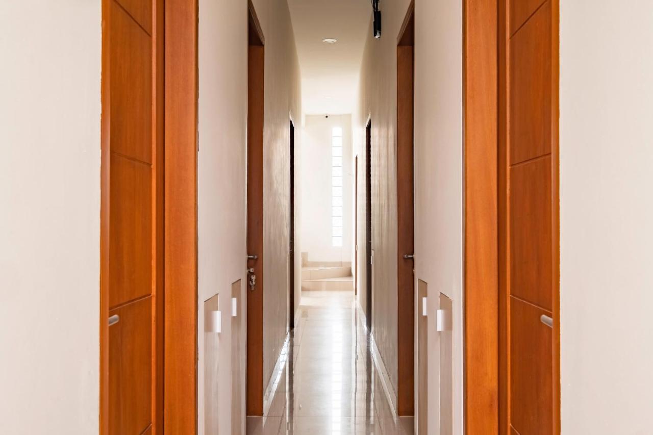 Oyo Life 2673 Rosewood Residence Karawang Exteriér fotografie
